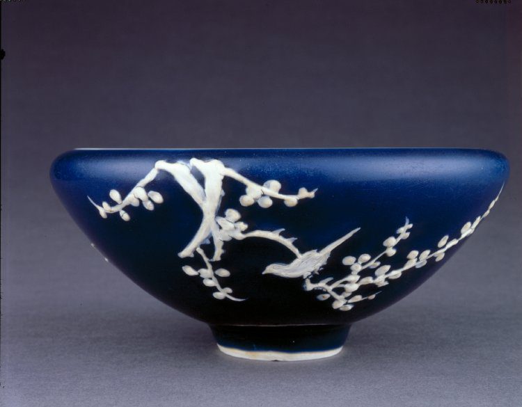 ming-blue-porcelain-bowl-9998 neolitic large vessel Veliko Tarnovo archeological museum